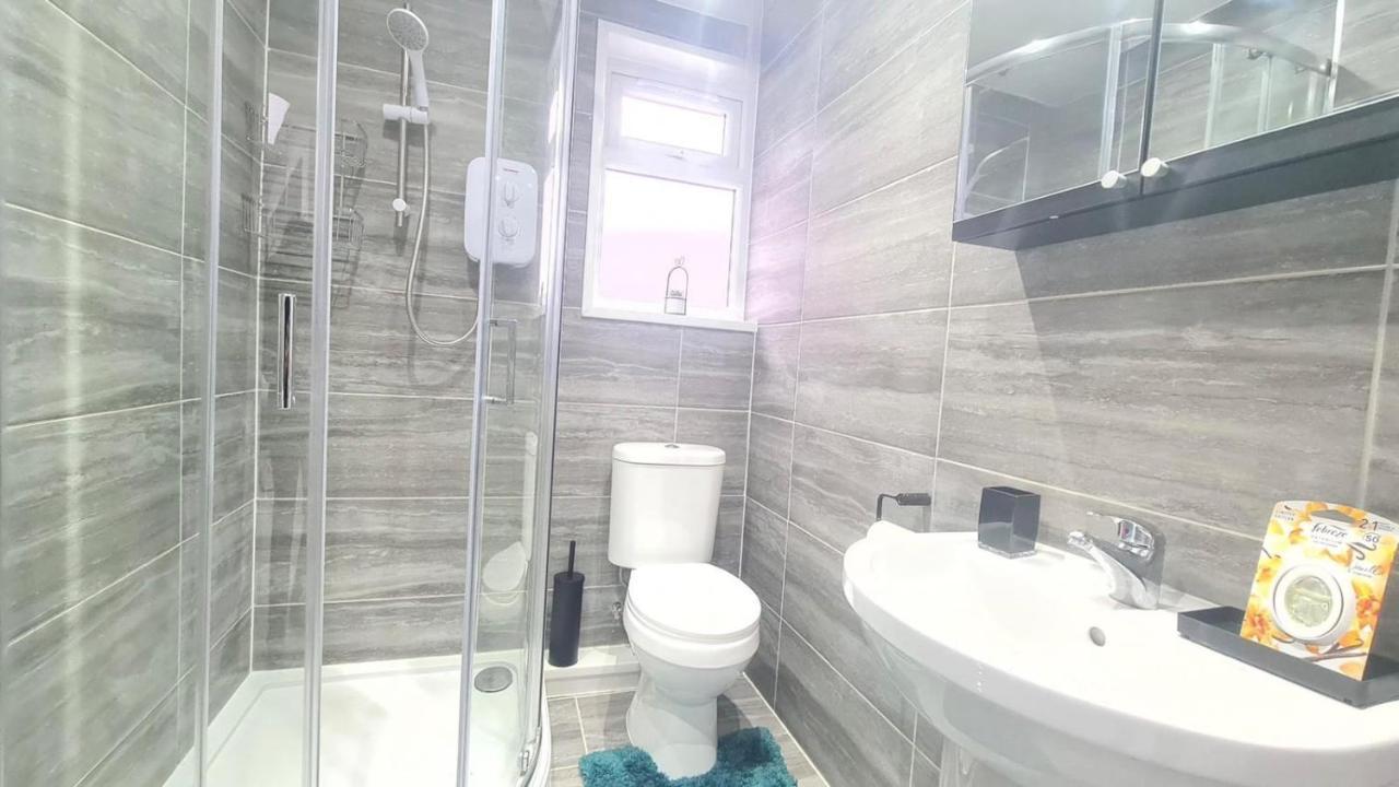 Deluxe Private Room In Manor Park London Exterior photo